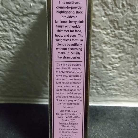 Too Faced highlighter stick - Picture 2 of 3